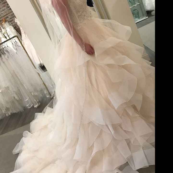 Who has/is going to wear a non-white wedding dress? - 2