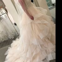 Who has/is going to wear a non-white wedding dress? - 2