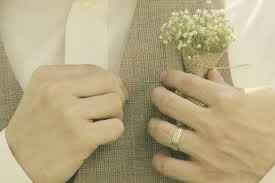 Who is making their boutonnieres?