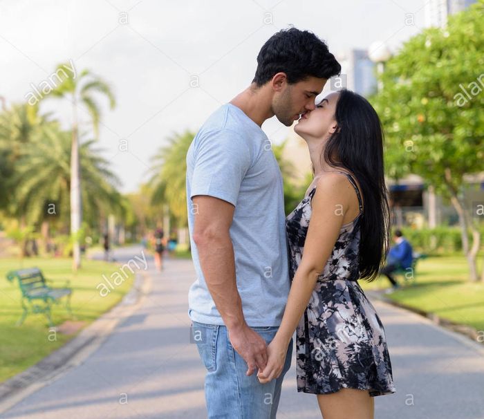 Who gave the first smooch? - 1