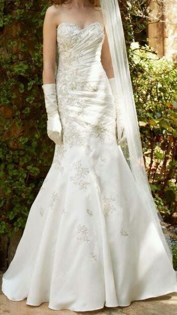 Show us your wedding dress!!!!!!
