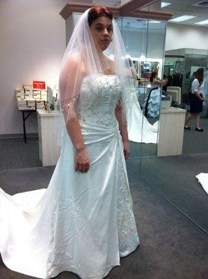 I got another dress......**pics