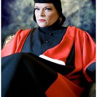 Star Trek Q officiant