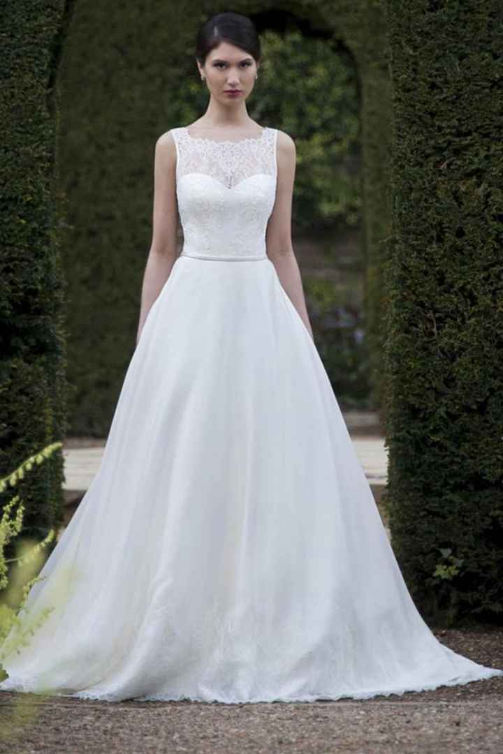 Wedding dress to cover the chest