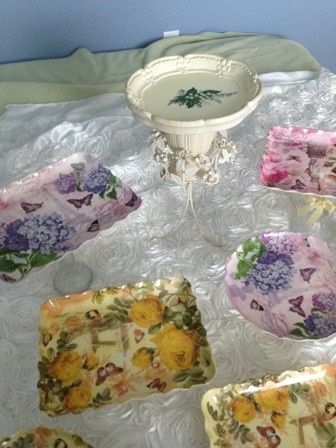 DIY centerpieces & cupcake tray ideas (w/pics)