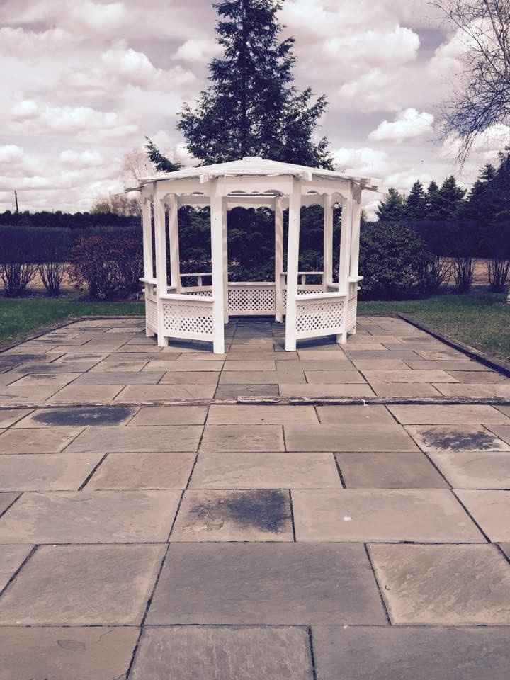 Show me your ceremony backdrops:)