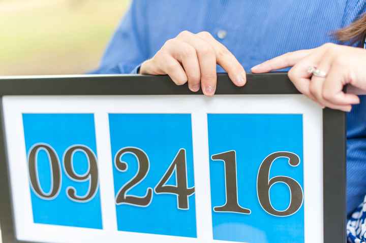 Engagement photo session "prop"