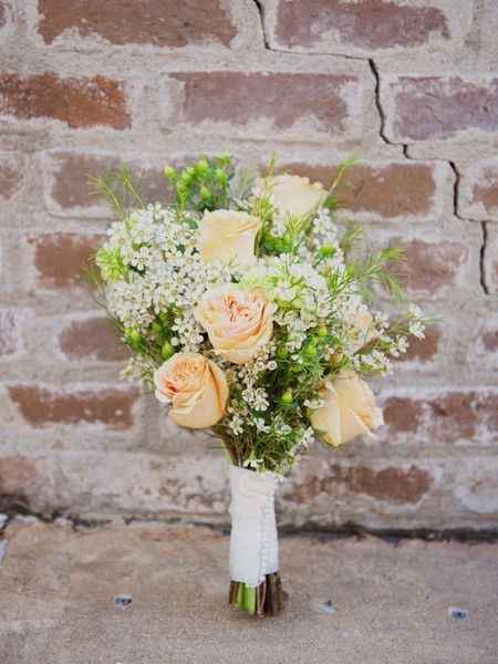 Flowers that go with white camo dress