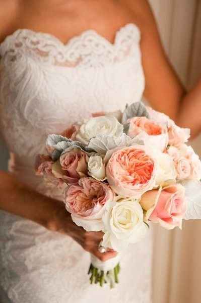 Flowers that go with white camo dress