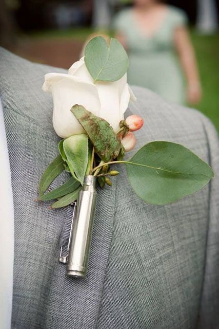 Flowers that go with white camo dress