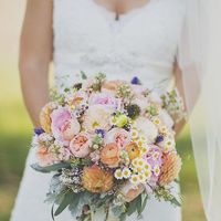 Flowers that go with white camo dress
