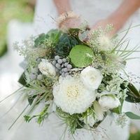 Flowers that go with white camo dress