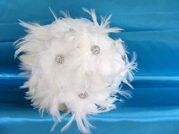 What Other Centerpieces Could Go With Ostrich Feather Centerpieces?