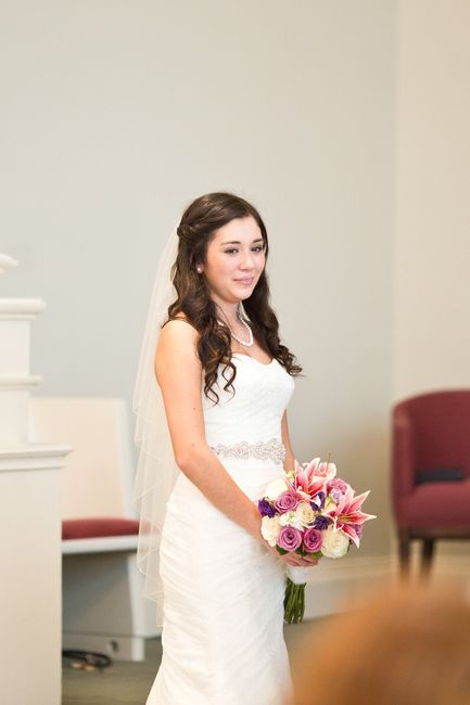 It's Friday! Let's see some wedding day hair choices!
