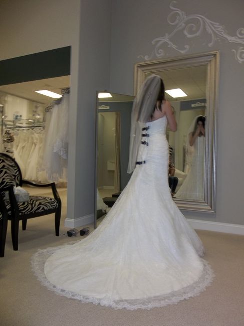 dress shopping how many people