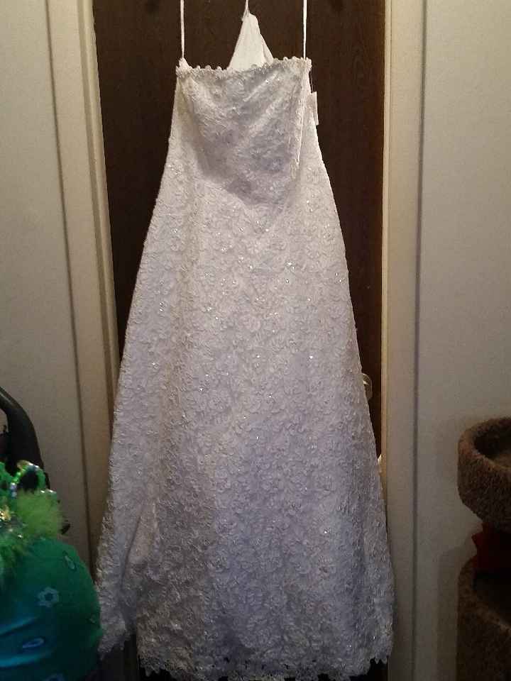 Strapless, sleeveless, or sleeves? What style is your wedding dress? - 1