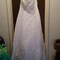 Strapless, sleeveless, or sleeves? What style is your wedding dress? - 1