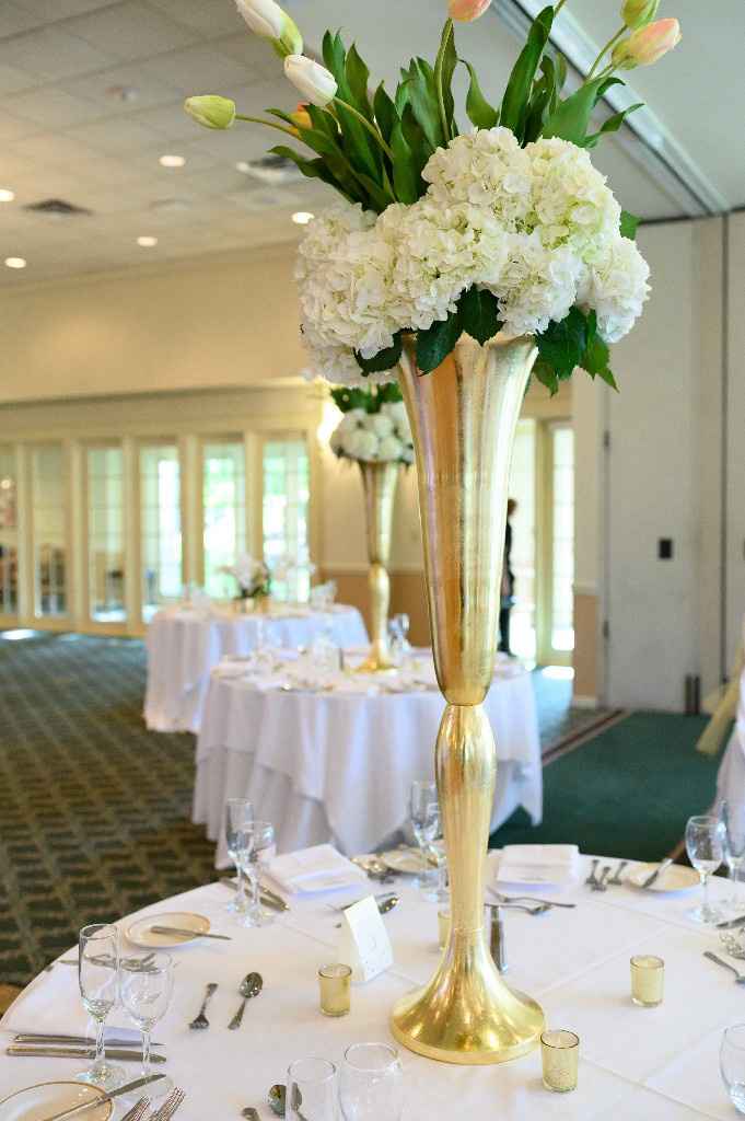 Does it look funny if the centerpieces are different colors? - 2