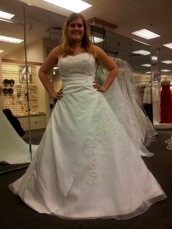 Any plus size brides out there???