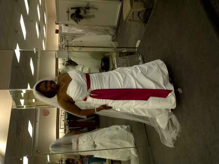Plus size or full figured brides, let's see those gowns!
