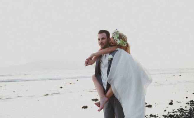 Show me some wedding poses!