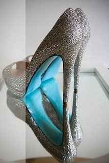 WHERE CAN I FIND THESE SHOES?!!