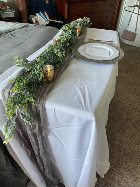 What color of disposable napkin should i use with my tables? White or grey? - 1
