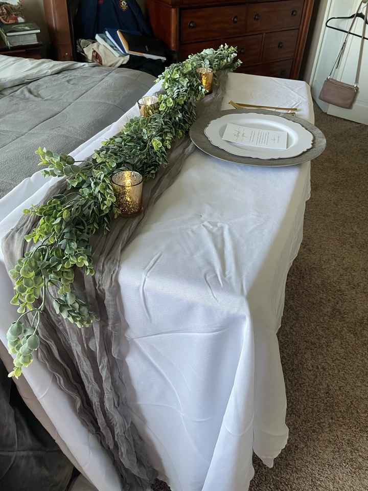 What color of disposable napkin should i use with my tables? White or grey? - 1