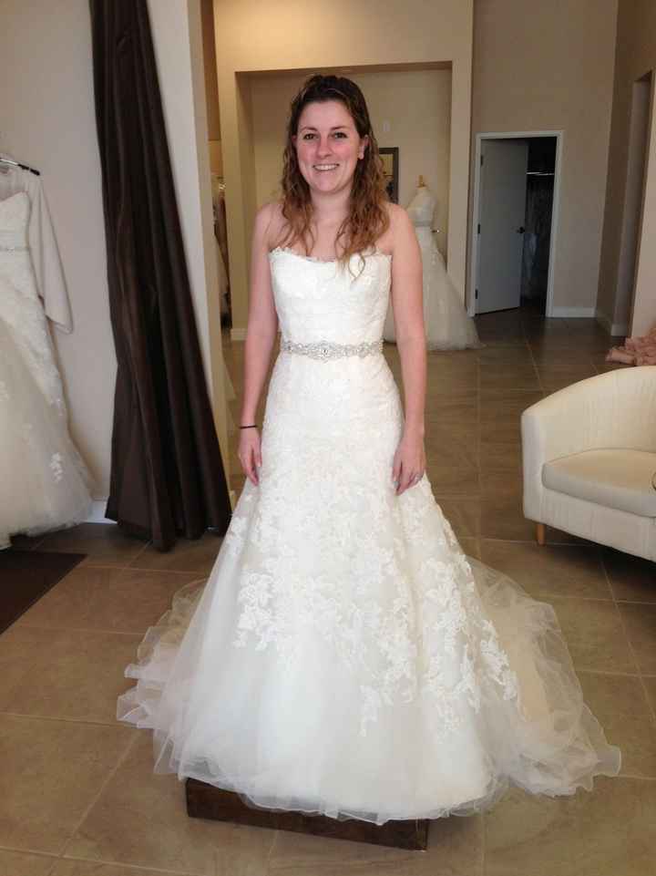 Show us your wedding dress!!!!!!