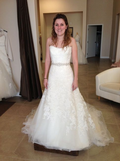 Show us your wedding dress!!!!!!