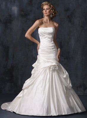 What type of accessories with this dress?