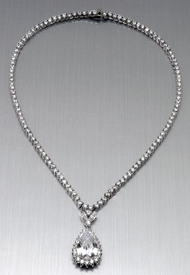 What type of accessories with this dress?