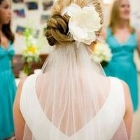 Short and narrow veil for under the bun