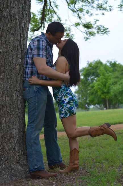 Engagement Pics Outift