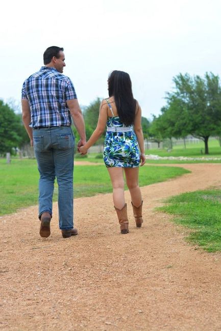Engagement Pics Outift