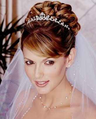 Are tiaras still a thing?