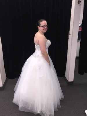 Wedding dresses for short curvy girls