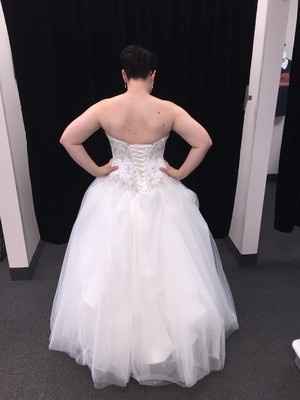 Wedding dresses for short curvy girls