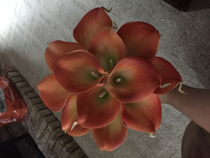 Real or fake flowers for wedding?