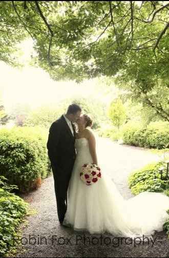 I'm married and have pictures!!!! :)