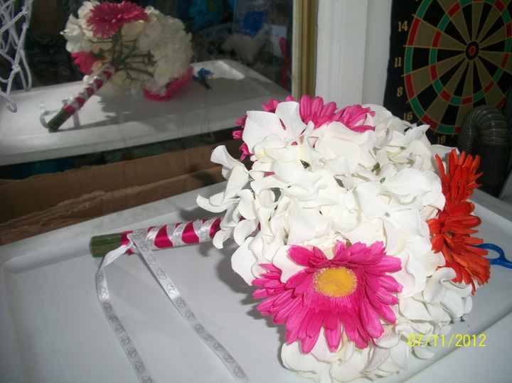 for STACIE - here's a pic of the gerbera daisy bouquet