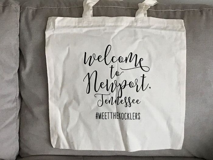 What to put in hotel gift bags for wedding guests? 2