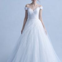 Is getting the same neckline as someone who’s getting married a month later a terrible thing? - 2