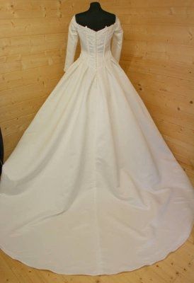 What does your dress look like? Post pics or give style number. I want to know what the trend is!