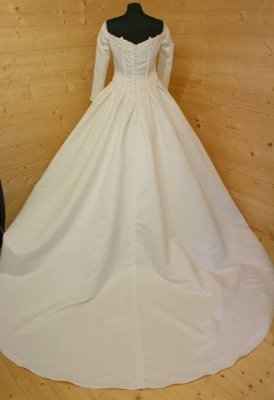 What does your dress look like? Post pics or give style number. I want to know what the trend is!