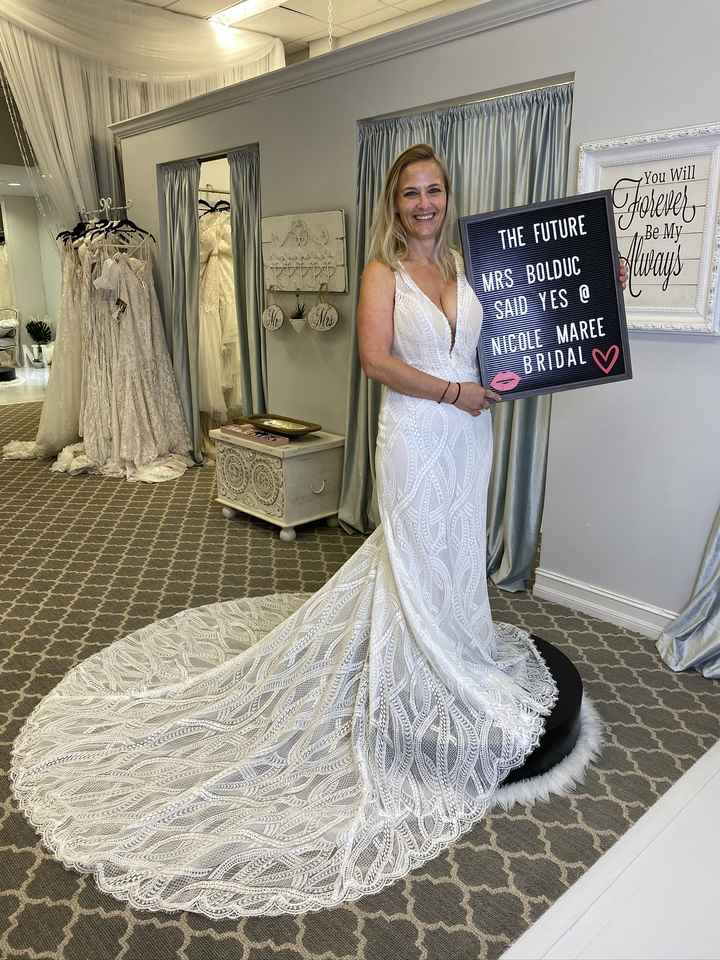 Feeling Down, Show me your dresses on you - 1