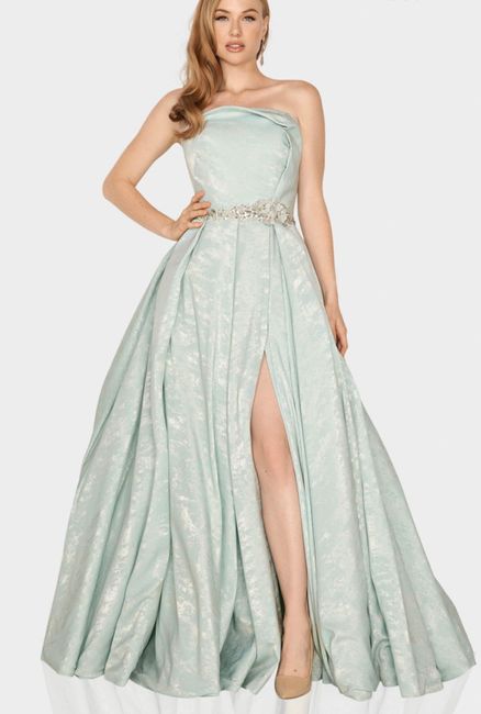 Added Slit to Ballgown 4