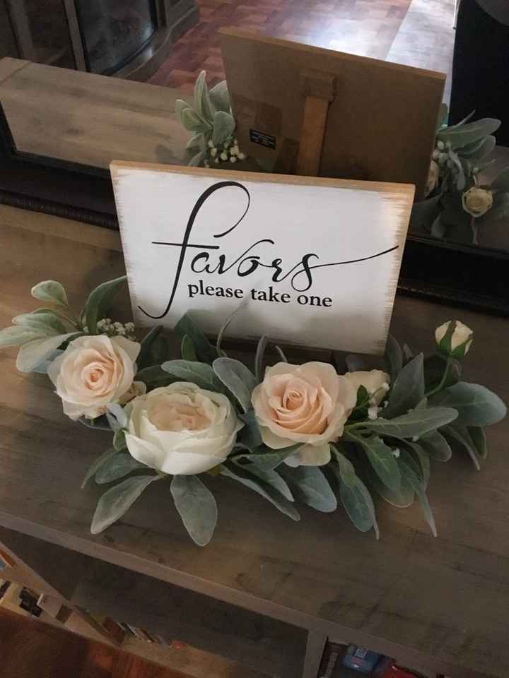 Arrangement for the favors table 