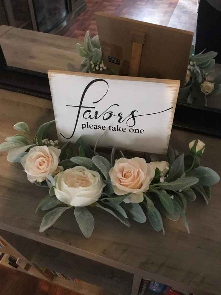 Favor table decor