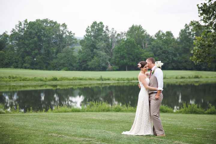 Show me your favorite engagement/wedding  photos!!